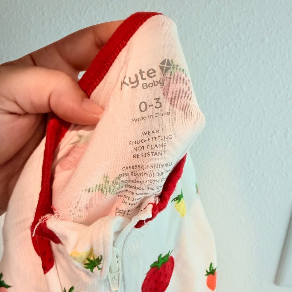 Kyte Baby Strawberry Bamboo Rayon Footless Romper Sleeper 0-3 Months White Red - Picture 6 of 6